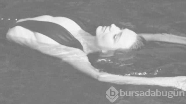 Miranda Kerr çırılçıplak poz verdi 