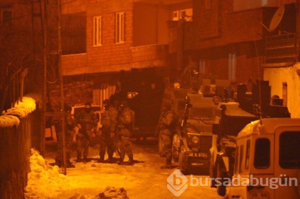 Hakkari'de 20 zırhlı araçla operasyon