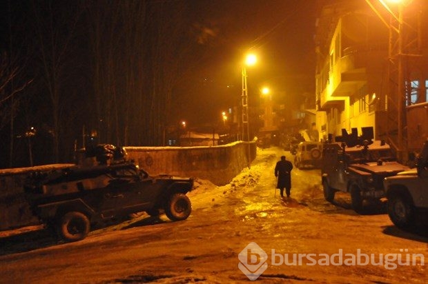 Hakkari'de 20 zırhlı araçla operasyon
