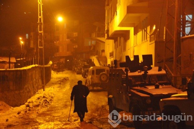 Hakkari'de 20 zırhlı araçla operasyon