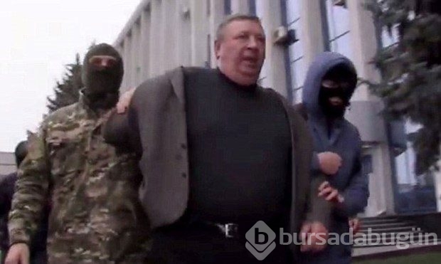 Yolsuzluk yapan bürokratı çöpe attılar
