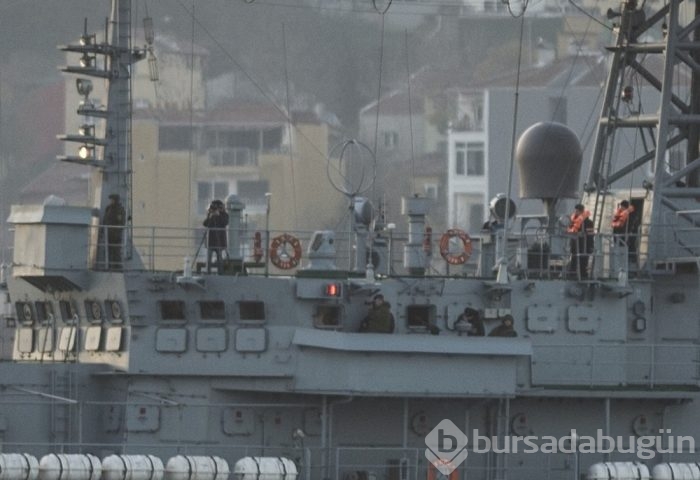 Rus savaş gemisi İstanbul Boğazı'ndan geçti