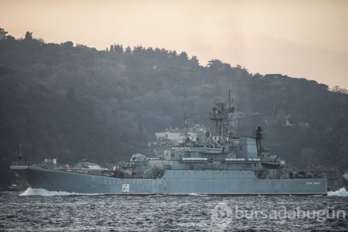 Rus savaş gemisi İstanbul Boğazı'ndan geçti