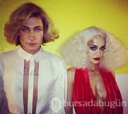Rita Ora'dan kalça şov
