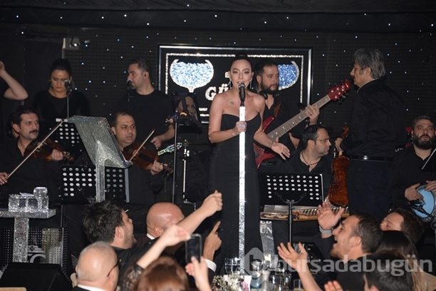 Ebru Gündeş'i yalnız bırakmadılar!
