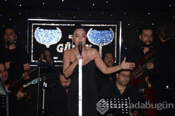 Ebru Gündeş'i yalnız bırakmadılar!