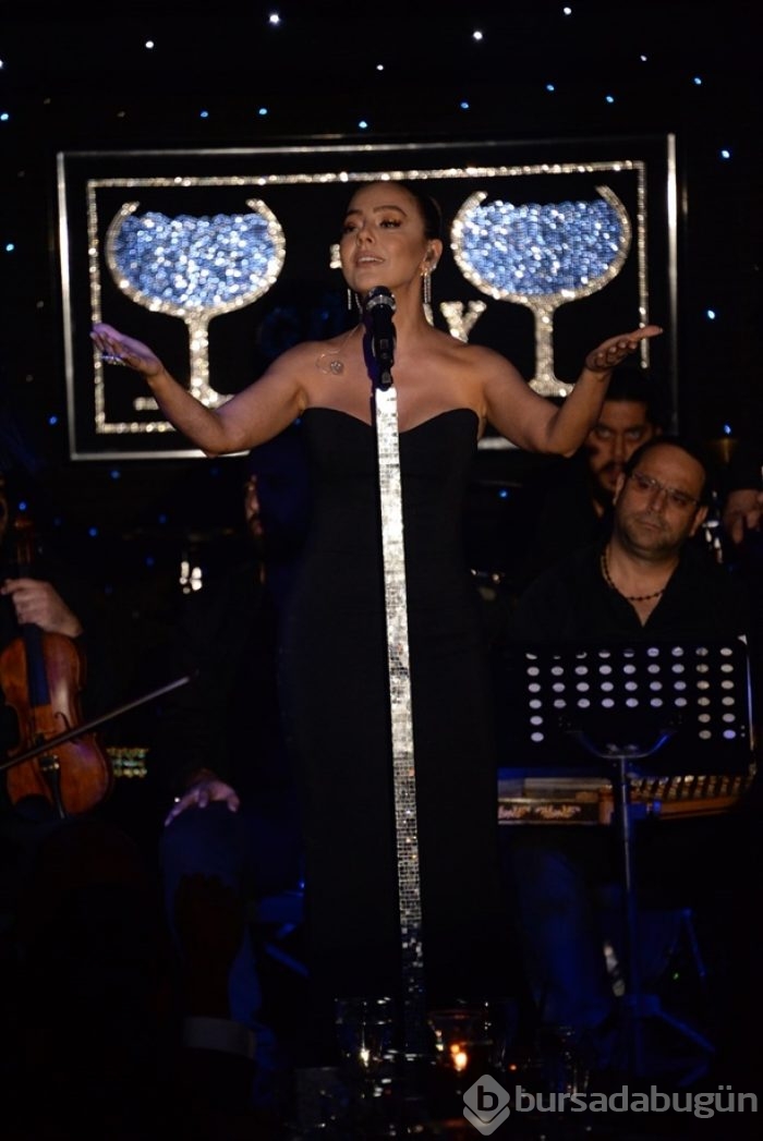 Ebru Gündeş'i yalnız bırakmadılar!