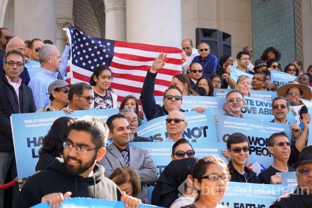 California Müslümanları şiddete karşı toplandı