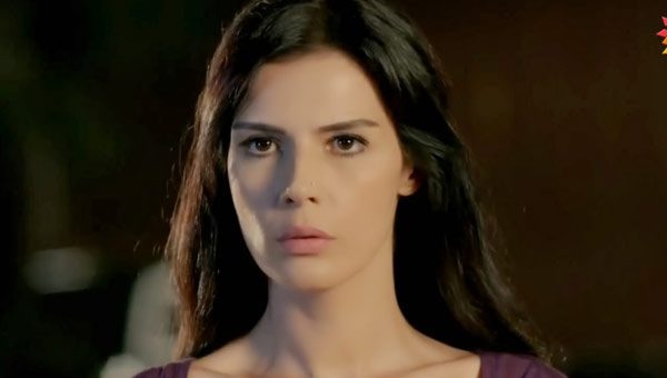 Hatice Şendil'in cesur kıyafeti