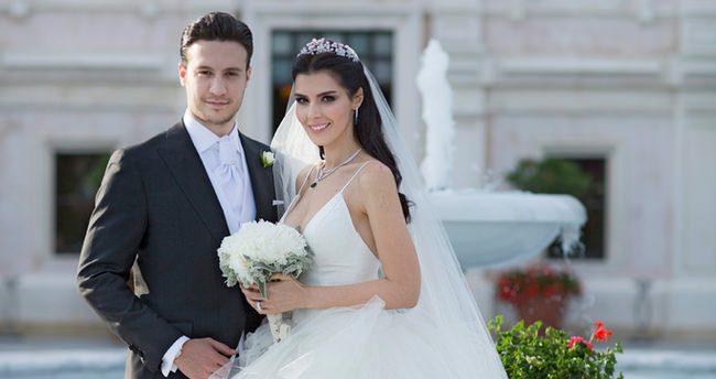 Hatice Şendil'in cesur kıyafeti