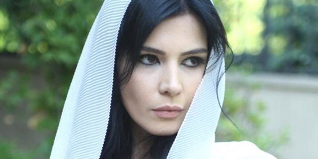 Hatice Şendil'in cesur kıyafeti