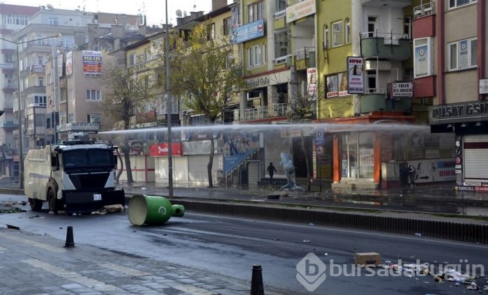 Diyarbakır'da eylem çağrısı sokakları savaş alanına çevirdi!