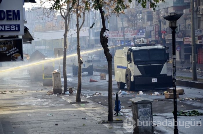 Diyarbakır'da eylem çağrısı sokakları savaş alanına çevirdi!