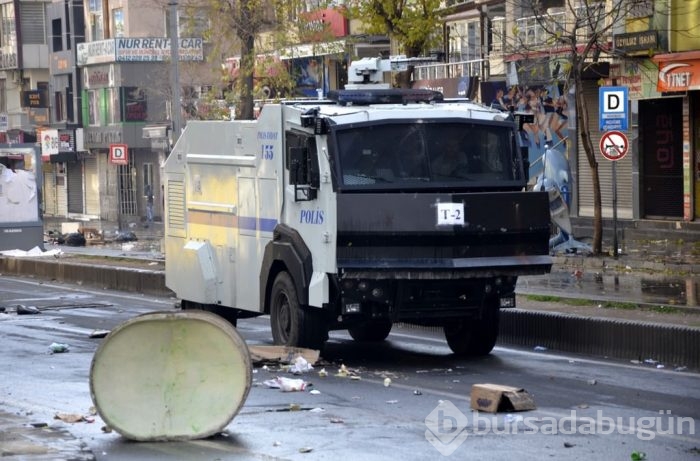 Diyarbakır'da eylem çağrısı sokakları savaş alanına çevirdi!