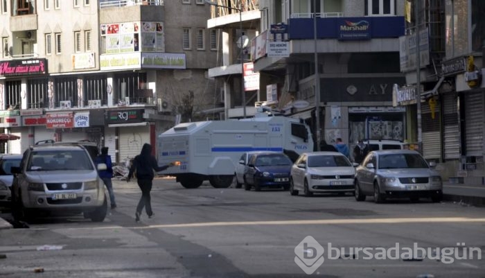 Diyarbakır'da eylem çağrısı sokakları savaş alanına çevirdi!