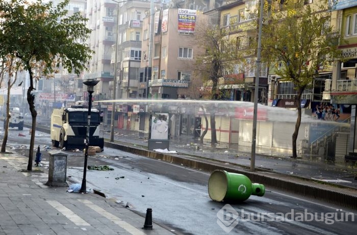 Diyarbakır'da eylem çağrısı sokakları savaş alanına çevirdi!