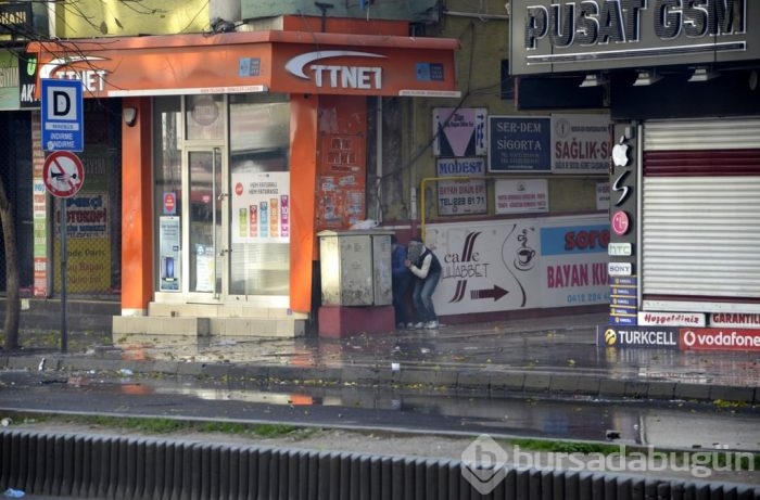 Diyarbakır'da eylem çağrısı sokakları savaş alanına çevirdi!
