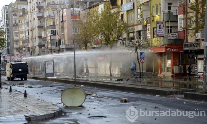 Diyarbakır'da eylem çağrısı sokakları savaş alanına çevirdi!