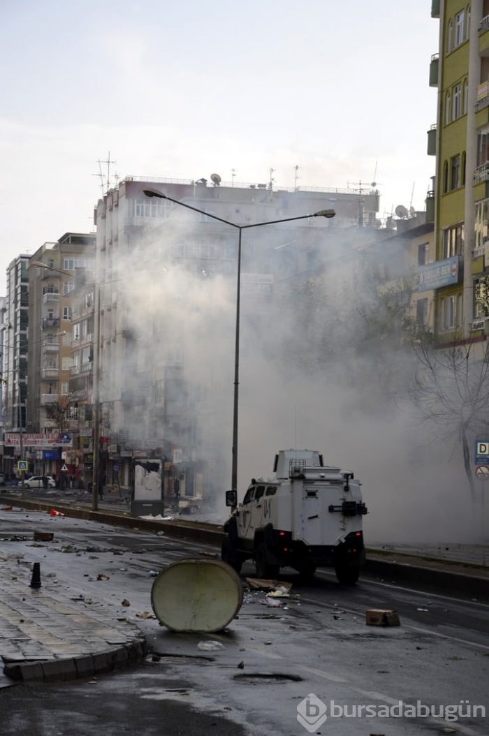 Diyarbakır'da eylem çağrısı sokakları savaş alanına çevirdi!