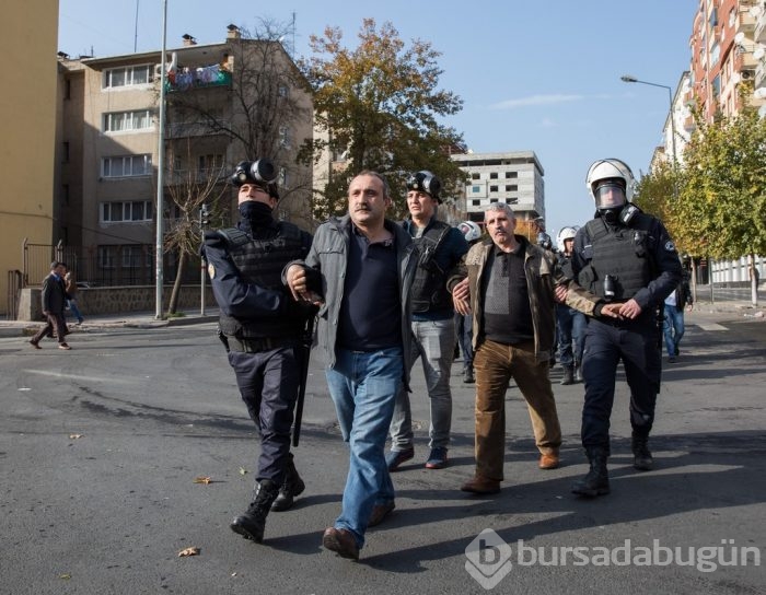 Diyarbakır'da eylem çağrısı sokakları savaş alanına çevirdi!