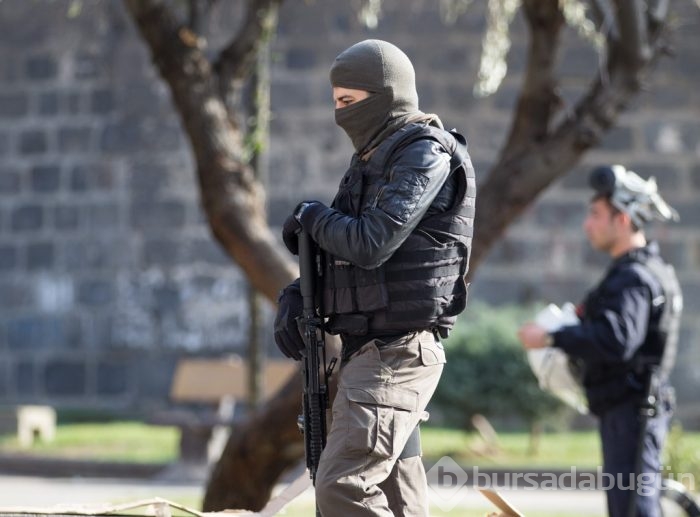Diyarbakır'da eylem çağrısı sokakları savaş alanına çevirdi!
