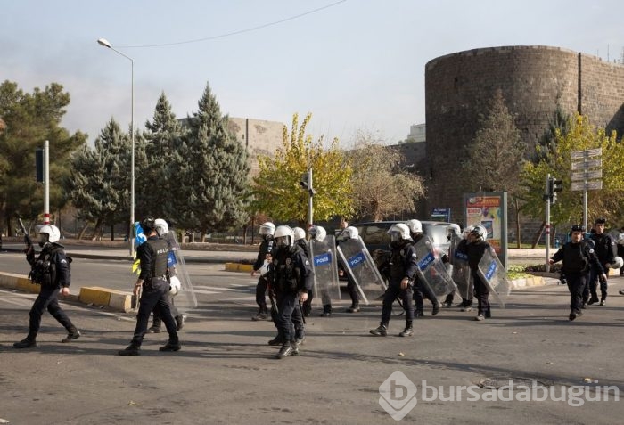 Diyarbakır'da eylem çağrısı sokakları savaş alanına çevirdi!