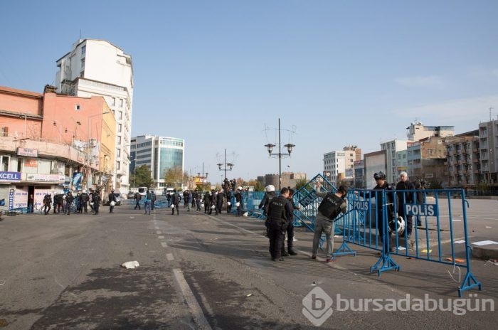 Diyarbakır'da eylem çağrısı sokakları savaş alanına çevirdi!