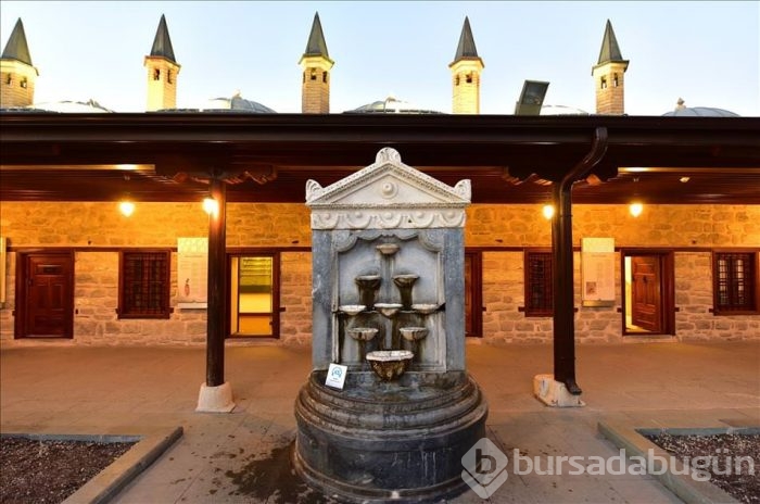 Mevlana Müzesi ziyaretçilerini ağırlıyor
