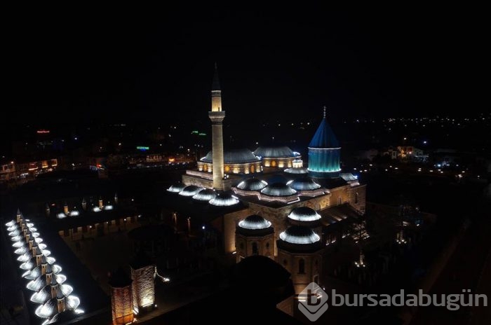 Mevlana Müzesi ziyaretçilerini ağırlıyor