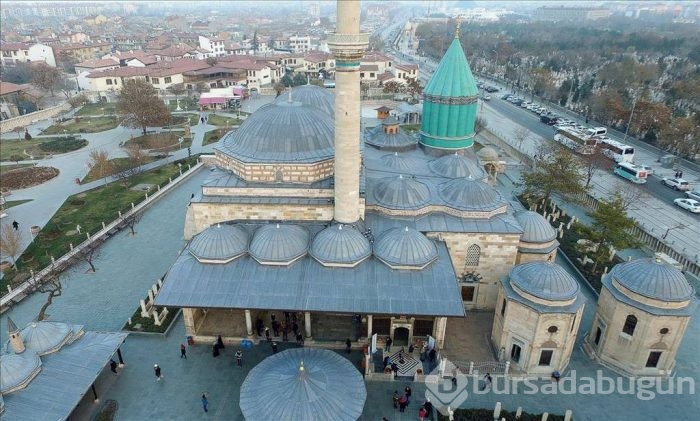 Mevlana Müzesi ziyaretçilerini ağırlıyor