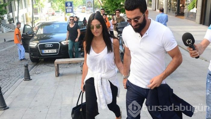 Ünlü çift düğün hazırlıklarına başladı!