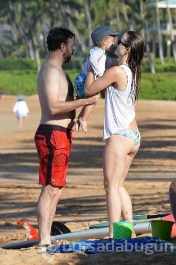 Olivia Wilde kocası ve çocuğuyla birlikte tatilde