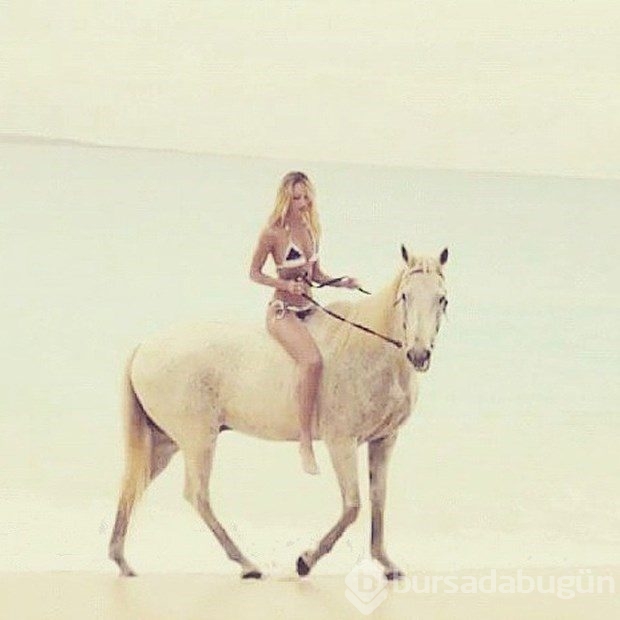 Victoria's Secret meleği Candice Swanepoel objektif karşısına geçti