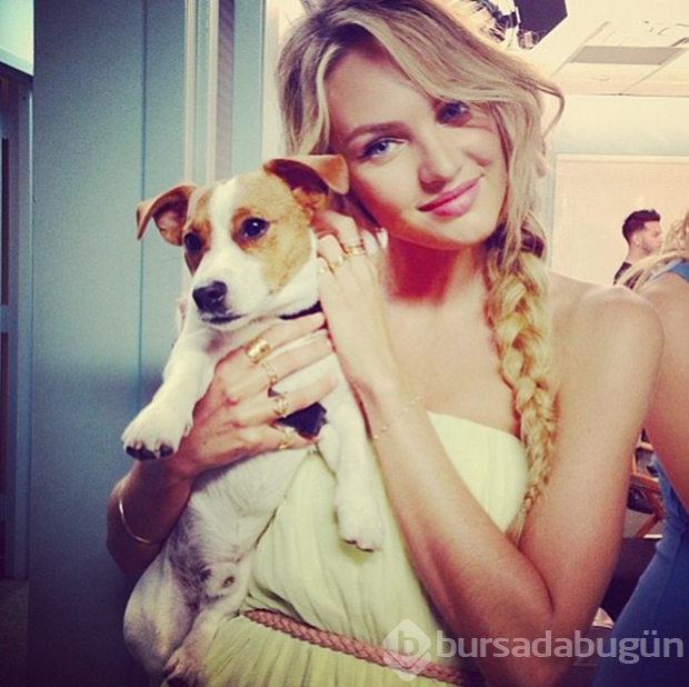 Victoria's Secret meleği Candice Swanepoel objektif karşısına geçti