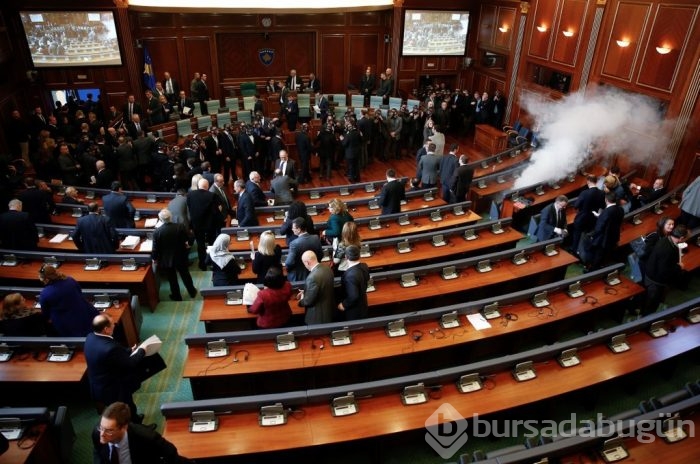 Kosova Meclisi'nde ikinci 'gazlı' protesto