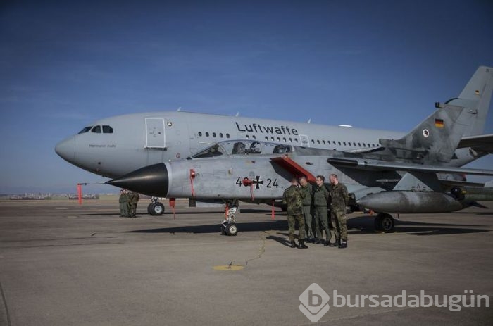 Savaş uçakları incirlikte sahneye çıktı