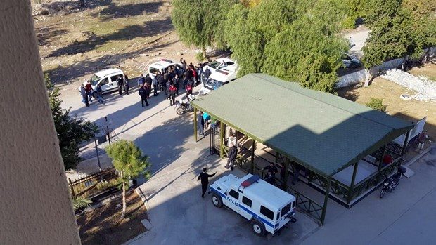 Kardeşi dövülünce pompalı tüfekle okul bastı