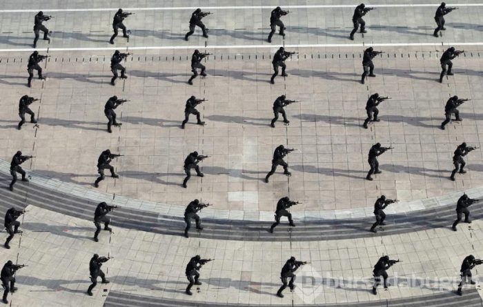 Çin'de kalabalığın sanata dönüştüğü 35 fotoğraf