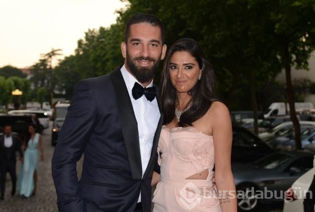 Arda Turan, Burcu Esmersoy'u Instagram'dan sildi