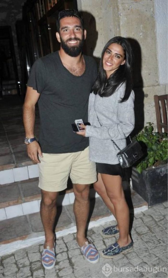 Arda Turan, Burcu Esmersoy'u Instagram'dan sildi