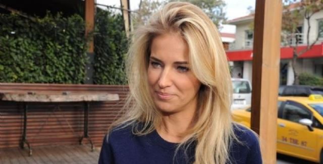 Arda Turan, Burcu Esmersoy'u Instagram'dan sildi