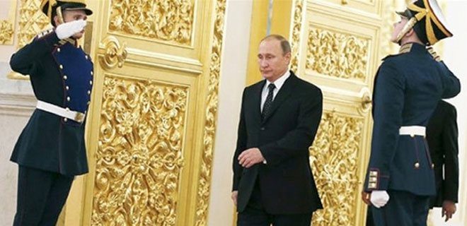 Putin'in yürüyüşündeki sır ortaya çıktı