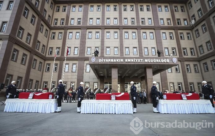 Diyarbakır'da şehit olan polisler için tören düzenlendi