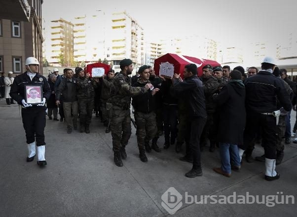 Diyarbakır'da şehit olan polisler için tören düzenlendi