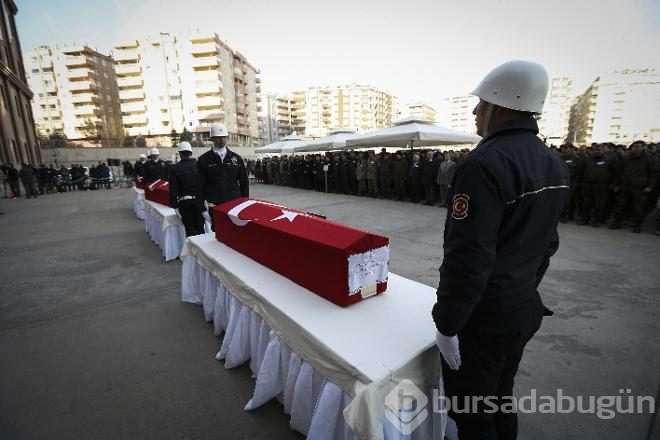 Diyarbakır'da şehit olan polisler için tören düzenlendi