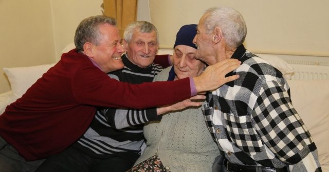 Sürgün edilen aile yıllar sonra bir araya geldi