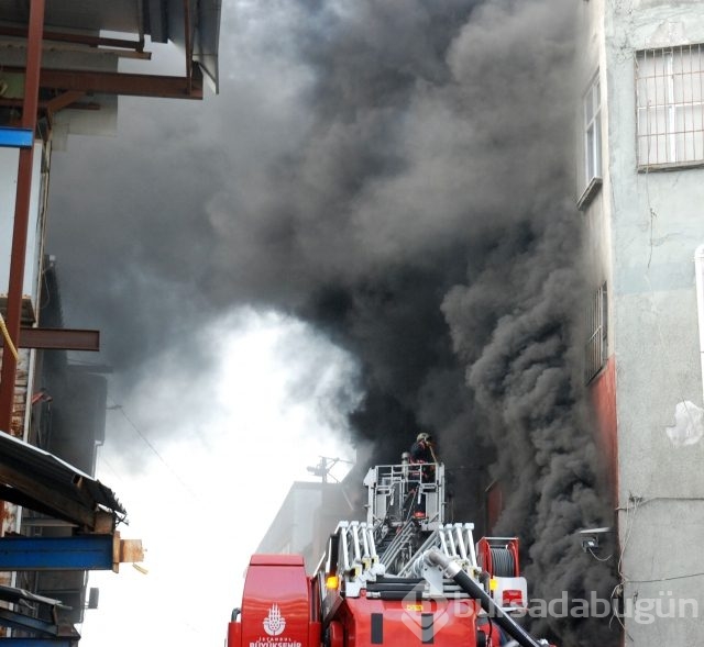 Kozmetik fabrikasında yangın