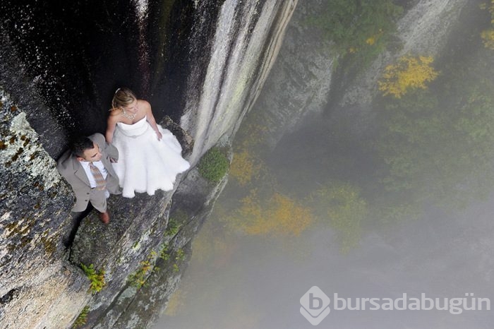 Düğün fotoğrafı komediye döndü
