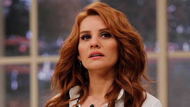 Esra Erol para basıyor!