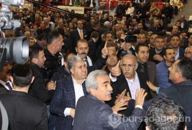 CHP kongresinde Tuncay Özkan'a saldırı